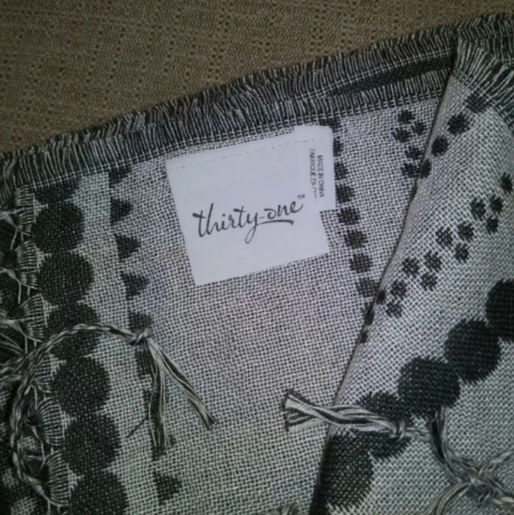 Thirty-One Scarf (NIP) - Picture 3 of 3